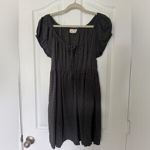 Super cute black dress!